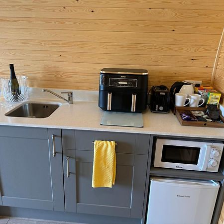 Готель Ffrith Beach Glamping With Hot Tub Престатін Екстер'єр фото
